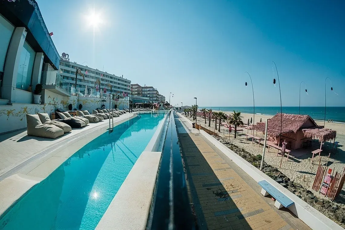 Luxury pool and beach at On Hotels: ON Corporativa