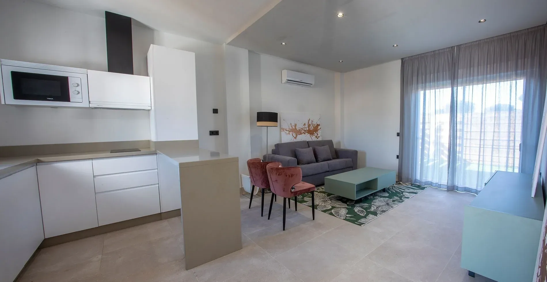 Apartamento moderno con cocina, salón y balcón con vistas. ON City Apartments | Entorno natural de Doñana | On Hotels