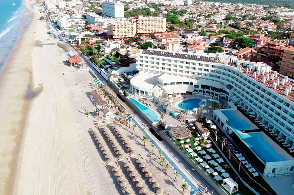 Hôtel en bord de mer avec piscines, idéal pour votre séjour ON Hotels: ON Corporativa.
