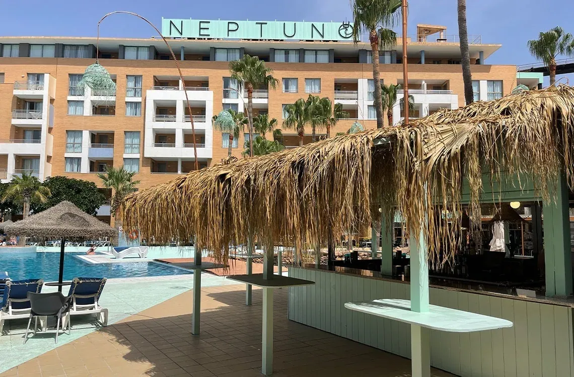 Neptuno hotel pool & beach bar, On Hotels: ON Corporativa.