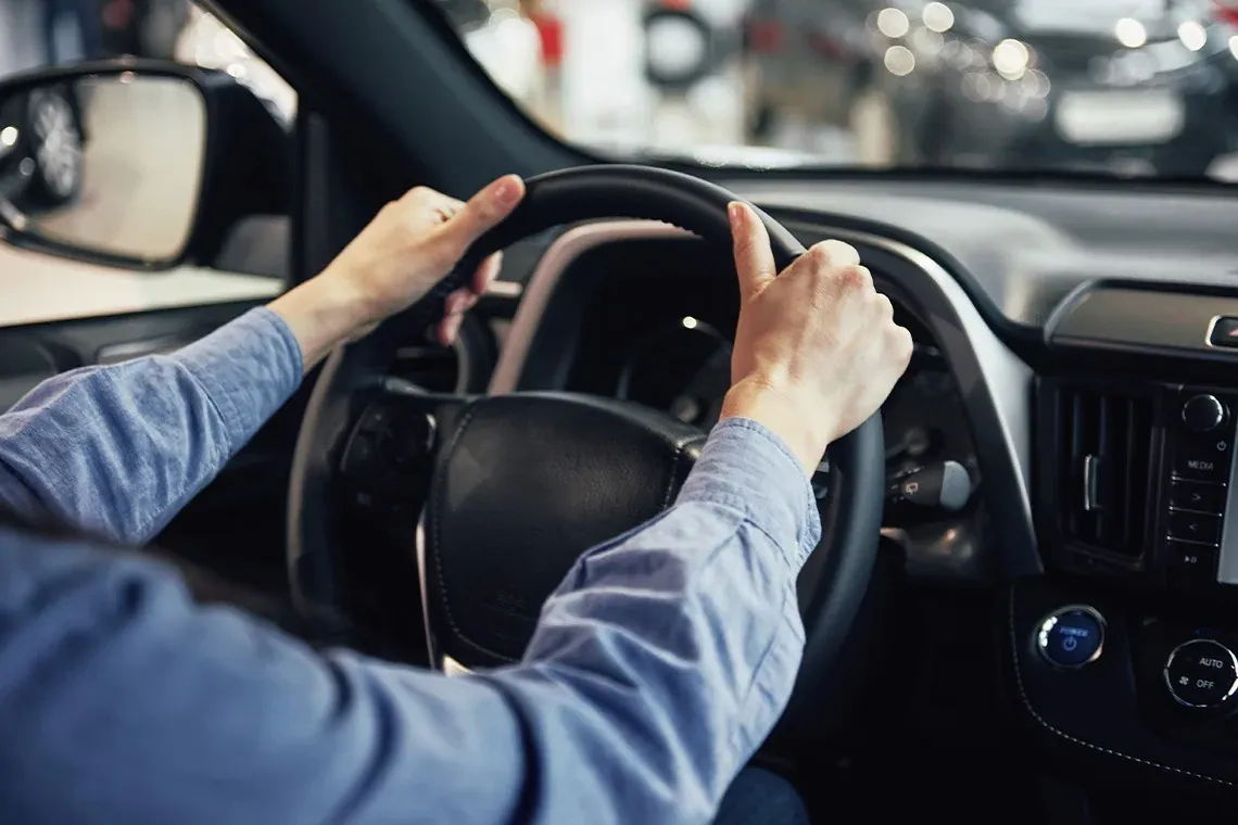 Driving a car: On Hotels: ON Corporativa, comfort and travel.
