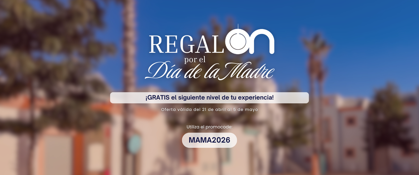 Un cartel promocional sobre el "Día del Padre" ofrece un nivel gratis de experiencia con el código PAPA2026, válido del 17 al 24 de marzo, superpuesto a una imagen de un paisaje exterior soleado con edificios y palmeras.