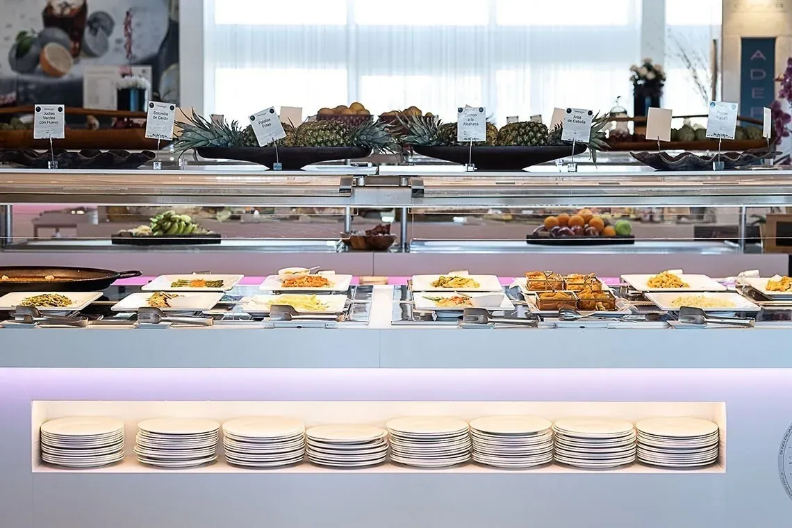 On Hotels: ON Corporativa Hotelbuffet mit köstlichen Speisen.