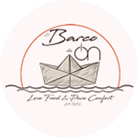 un logo avec un bateau en papier à l' intérieur d' un cercle .