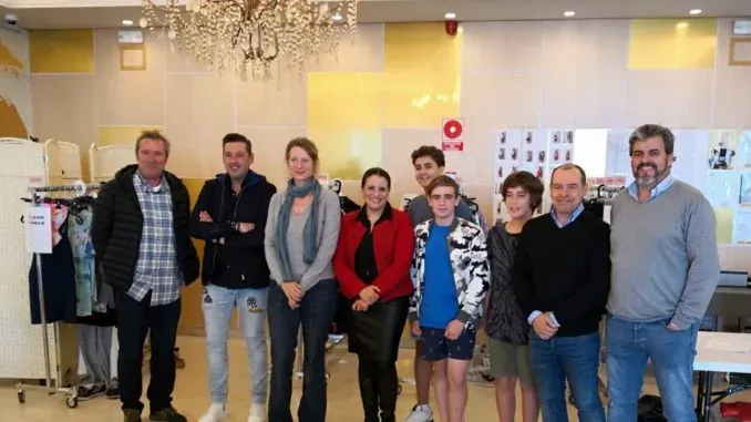 On Hotels: ON Corporativa - Lachende Gruppe im Hotelinterieur.