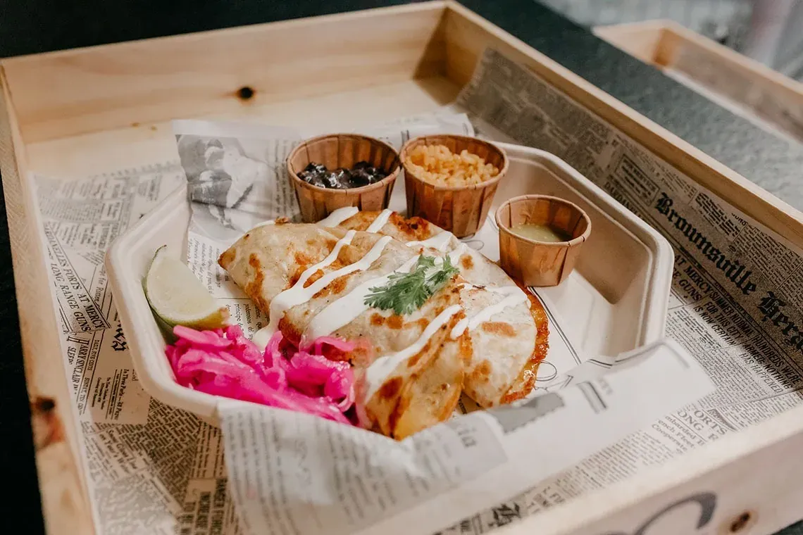 On Hotels: ON Corporativa - Deliciosos tacos com acompanhamentos e molho.