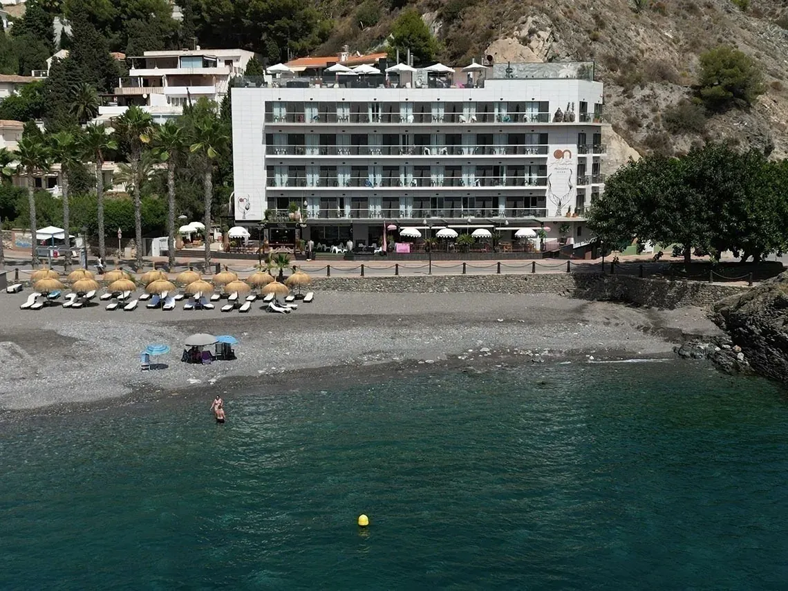 ON Hotels: ON Corporativa beachfront hotel with loungers and sea access.