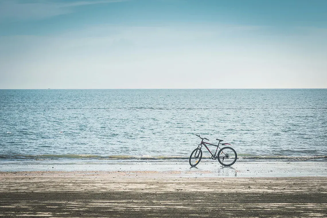 Bicicleta na praia, perfeita para explorar, parte da ON Hotels: ON Corporativa.