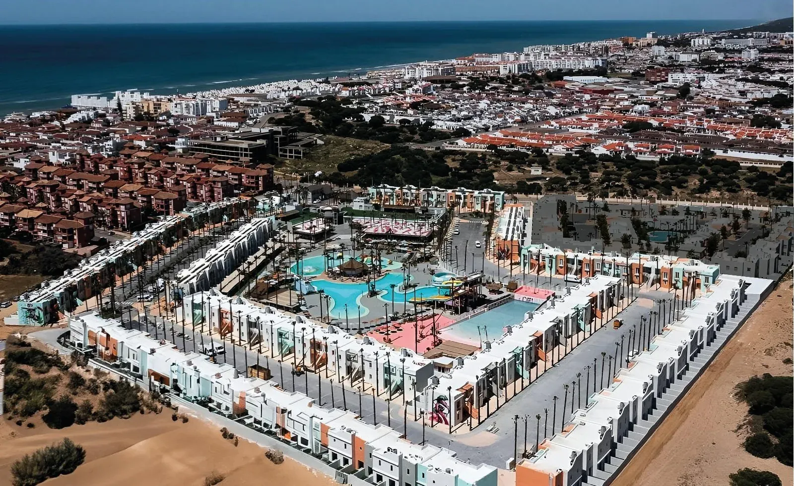On Hotels: ON Corporativa, resort con piscina en la costa.