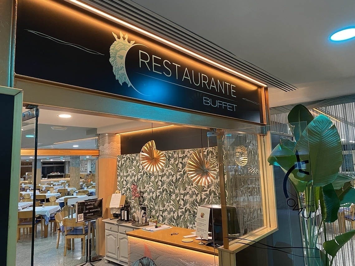 a restaurant with a sign that says restaurante buffet