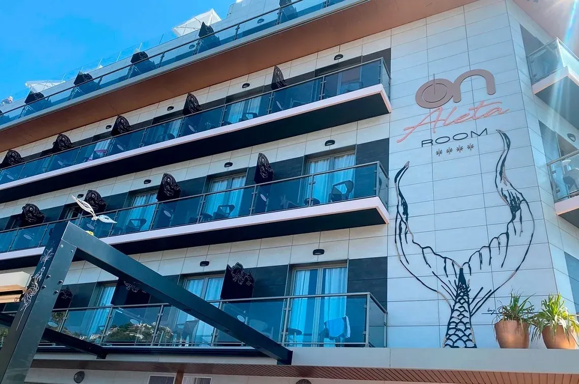 Fachada hotel On Aleta Room: diseño moderno con cola de sirena, parte de On Hotels: ON Corporativa.