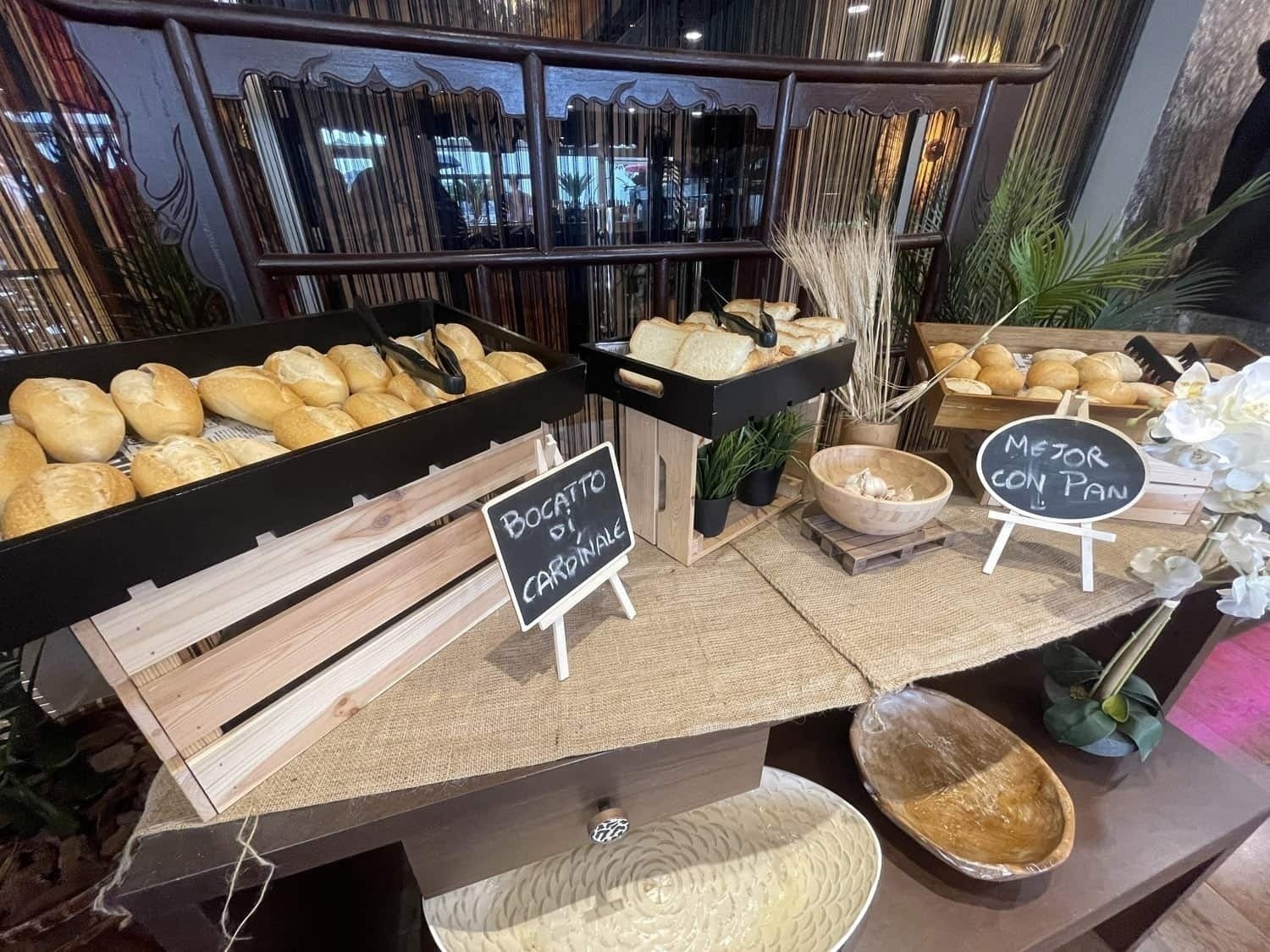a display of bread including bocato and mejor con pan