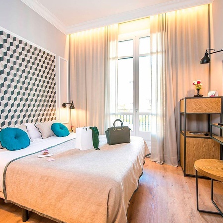 Double bedroom with terrace at the Hotel Boutique Mosaic by Ona Hotels, in Barcelona