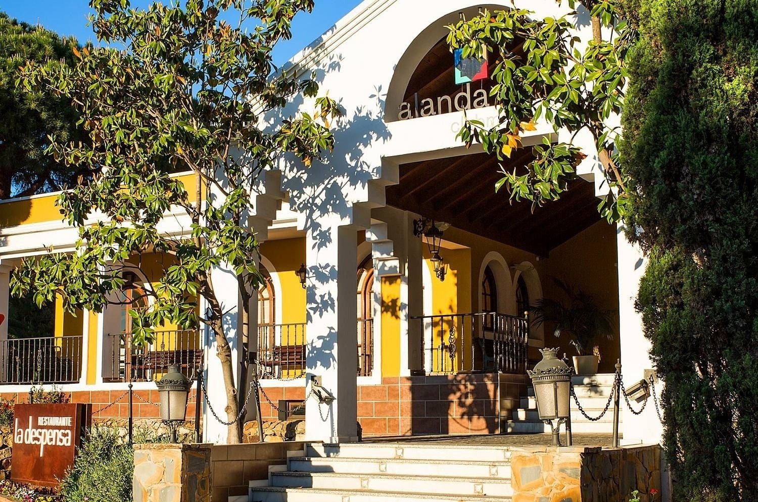 Entrance of the Hotel Ona Alanda Club Marbella