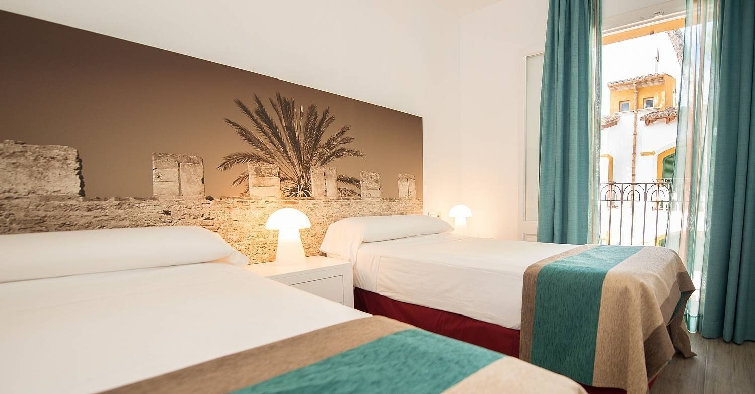 Chambre avec deux lits simples avec terrasse à l´hôtel Ona Aucanada au nord de Majorque