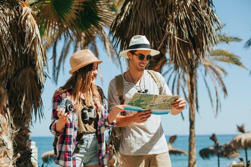 Couple on excursion near the Ona Jardines Paraisol hotel in Salou