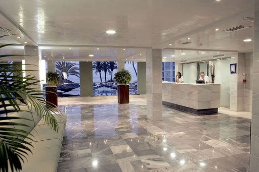 24-hour reception at the Hotel Ona Marinas in Nerja