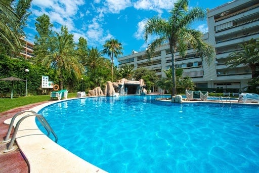 Outdoor pool of the Ona Jardines Paraisol hotel in Salou
