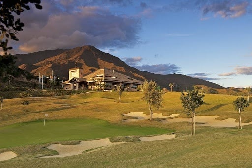 Panoramablick auf das Hotel und die Golfplätze des Ona Valle Romano Golf - Resort Hotels