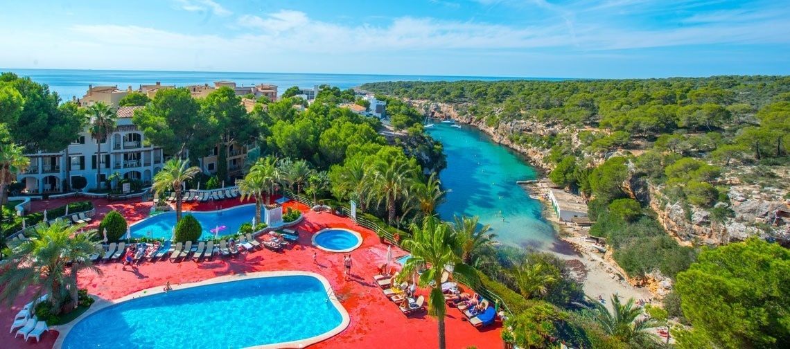 Panoramic view of the Ona Cala Pi hotel and its facilities