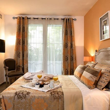 Double bedroom with balcony at the Hotel Ona Alanda Club Marbella