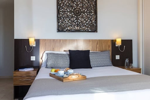 Détail d&#39;un lit double dans l´appartement de l´hôtel Ona Valle Romano Golf - Resort