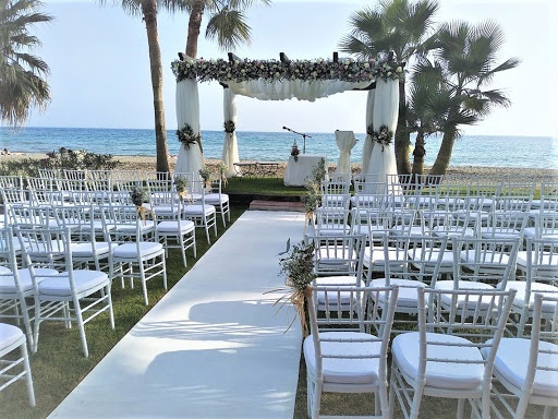 Altar de bodas en la playa del Hotel Ona Marinas de Nerja