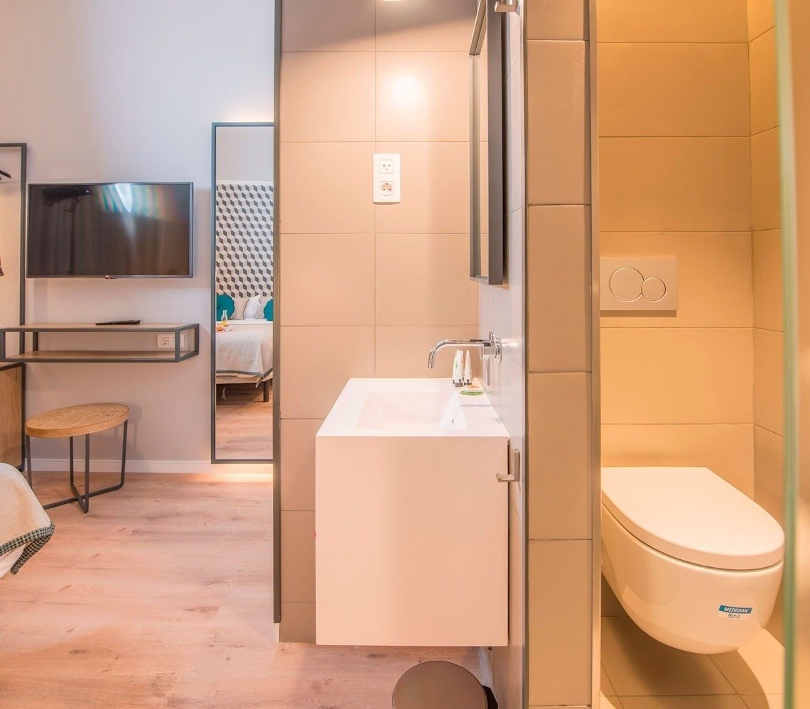 Bathroom of the Hotel Boutique Mosaic by Ona Hotels, in Barcelona