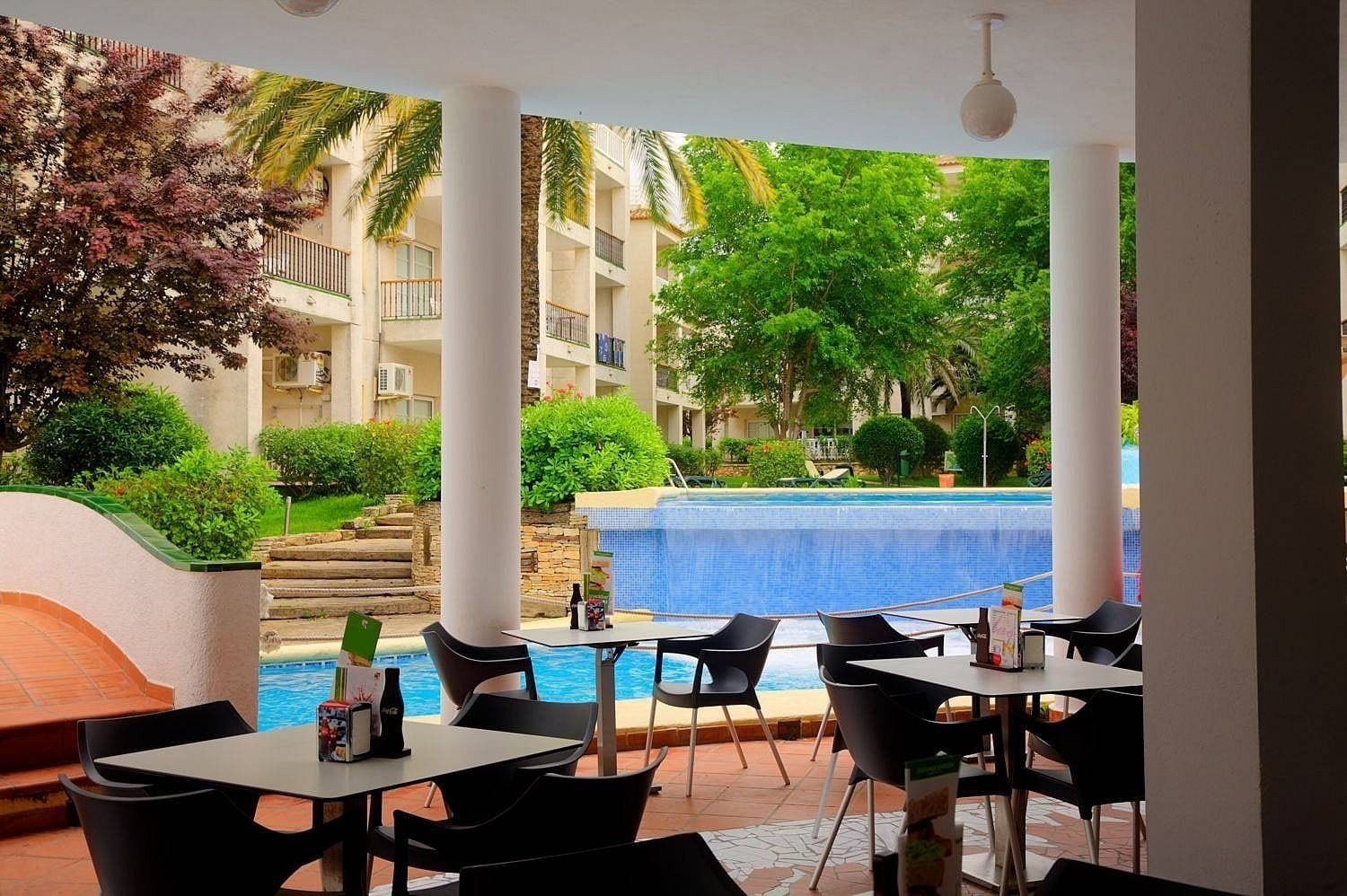 Terrace overlooking the pool of Hotel Ona Ogisaka Garden in Denia