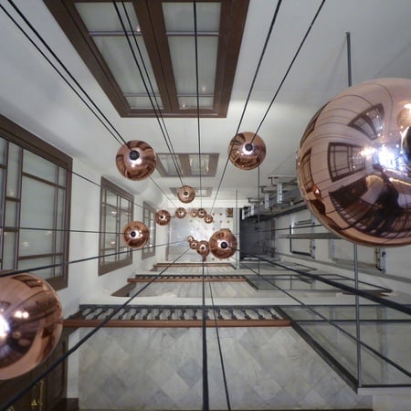 Vue aérienne des lampes suspendues de l´Hôtel Boutique Mosaic by Ona Hotels, à Barcelone