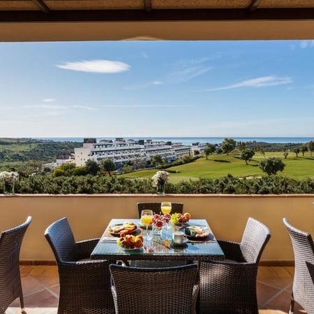 Restaurant mit Blick auf die Golfplätze des Ona Valle Romano Golf - Resort Hotels