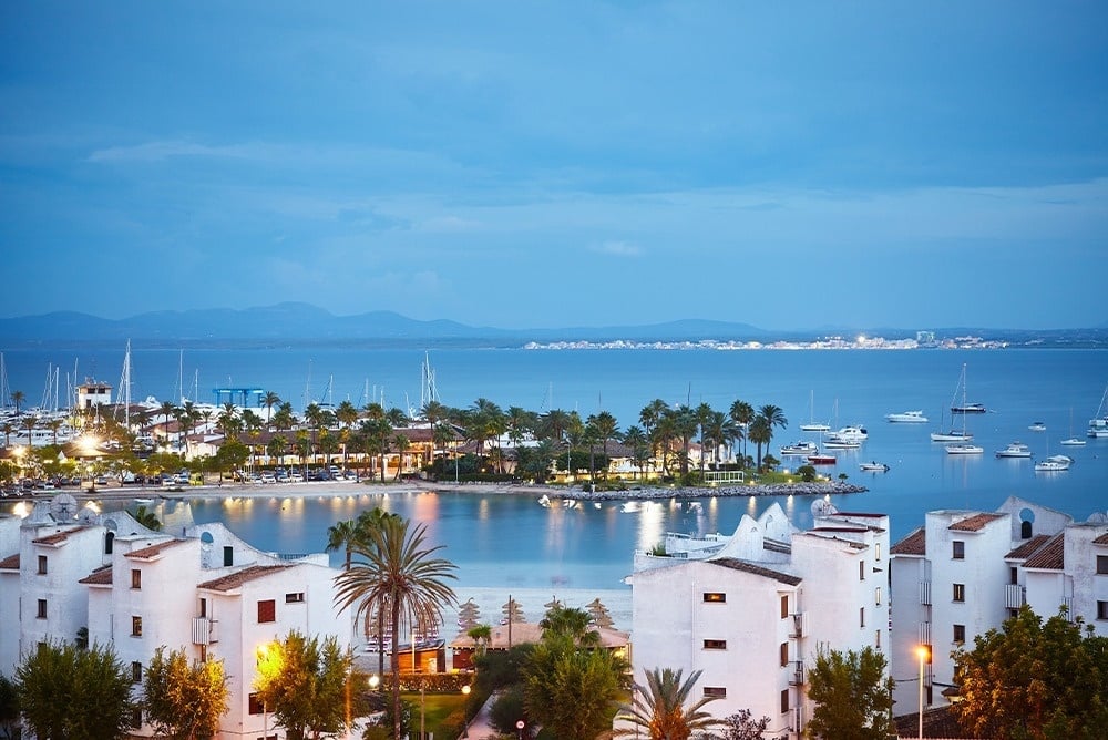 Panoramablick auf das Hotel Ona Aucanada im Norden Mallorcas