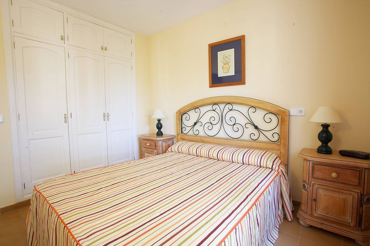 Doppelbett mit Terrasse im Hotel Ona Cala Pi auf Mallorca