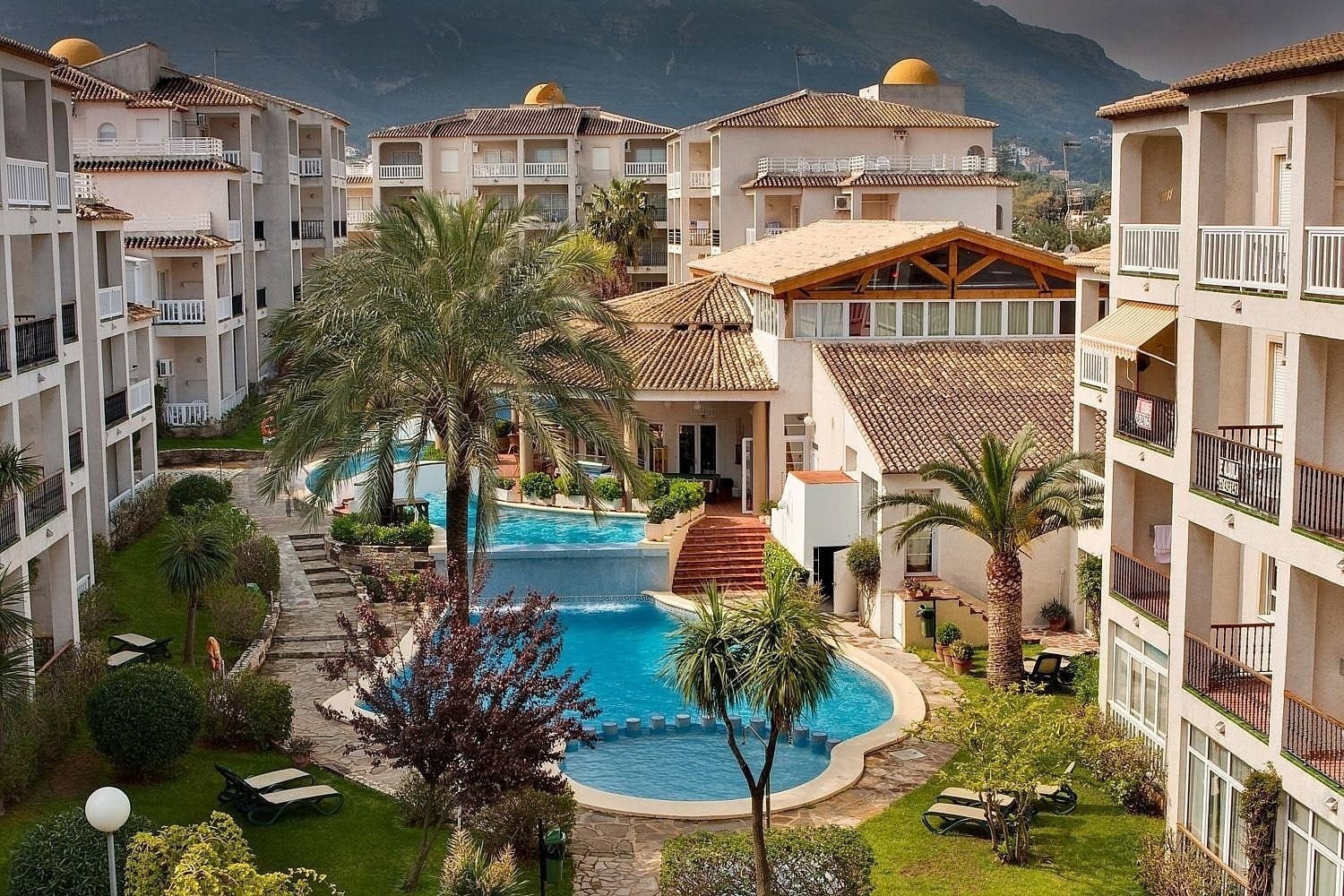 Panoramic view of the Hotel Ona Ogisaka Garden in Denia and its facilities