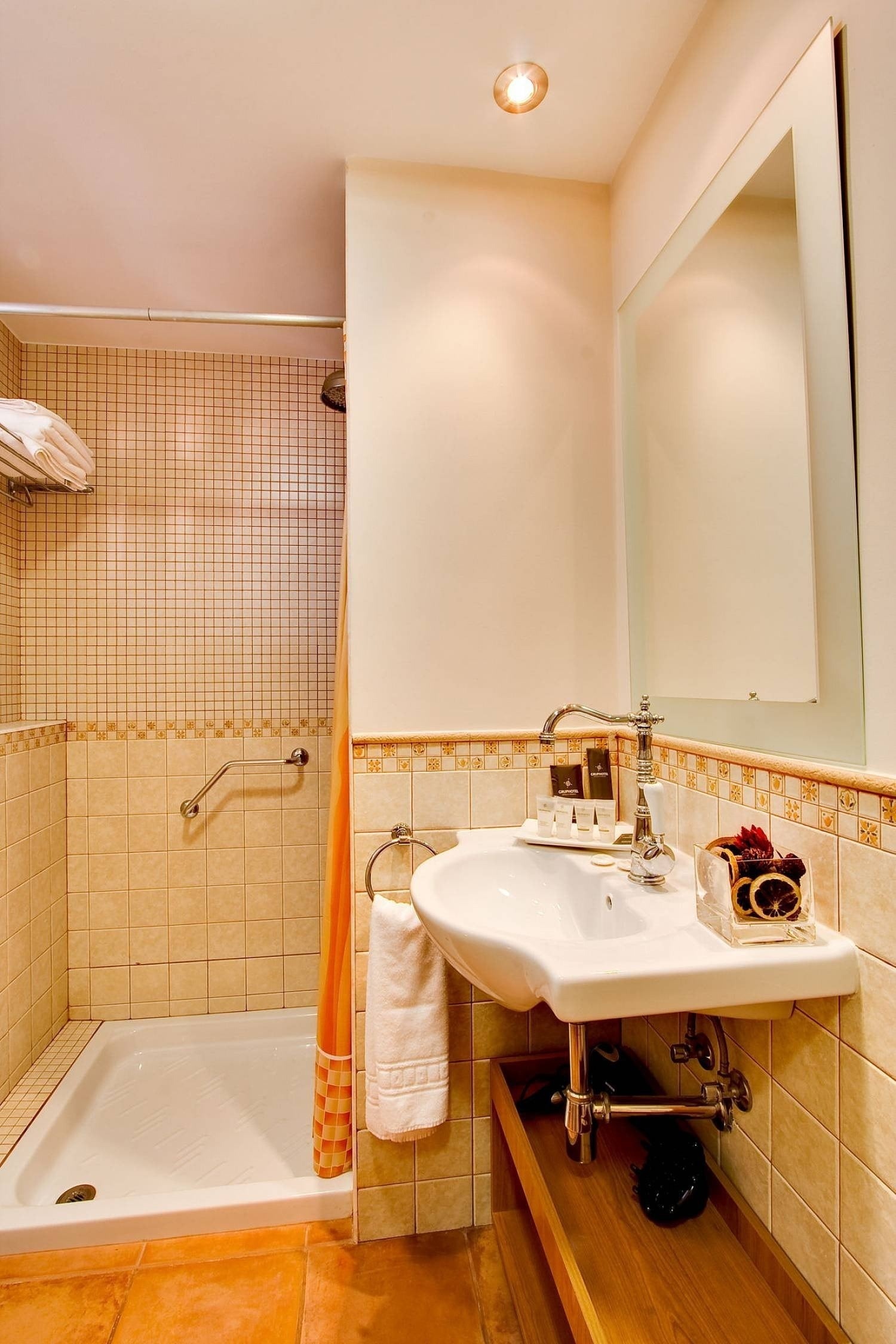 Private bathroom of apartment in Hotel Ona Ogisaka Garden in Denia