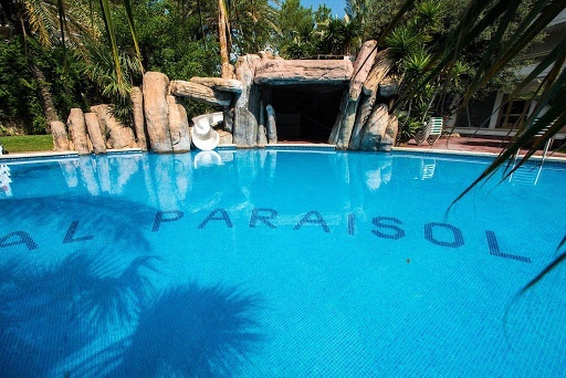 Detail of the pool with the name of the Ona Jardines Paraisol hotel in Salou