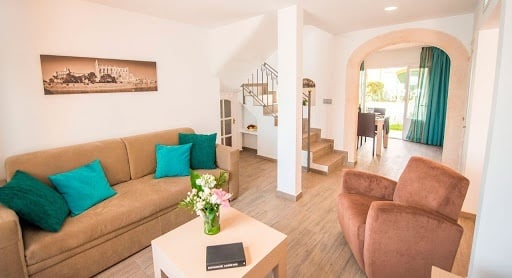 Salón de apartamento del hotel Ona Aucanada al Norte de Mallorca 