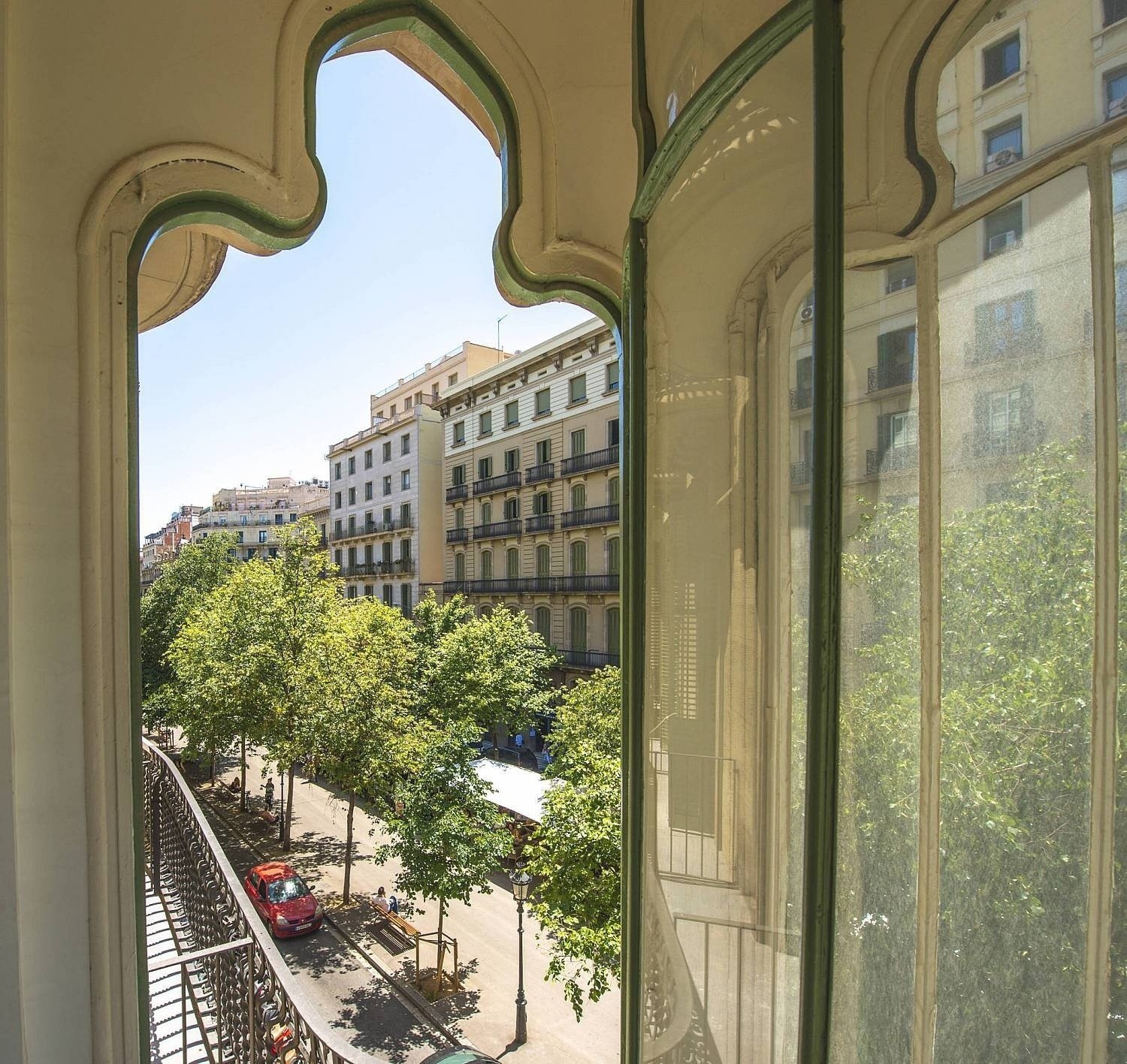 Blick auf Barcelona vom Balkon des Hotel Boutique Mosaic by Ona Hotels