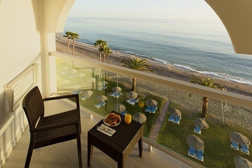 Detalle de terraza con vista al mar del Hotel Ona Marinas de Nerja
