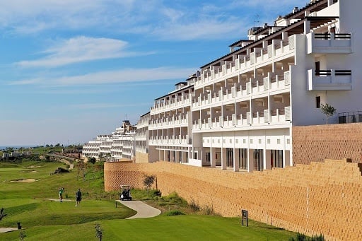 Panoramablick auf die Hotelapartments des Ona Valle Romano Golf - Resort
