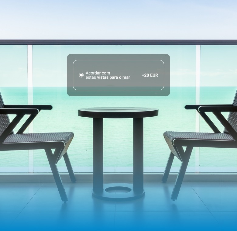 Uma varanda com vista para o mar, mobiliada com uma mesa e cadeiras, exibe um pop-up sobreposto com a oferta "Despertar con estas vistas al mar +20 EUR".