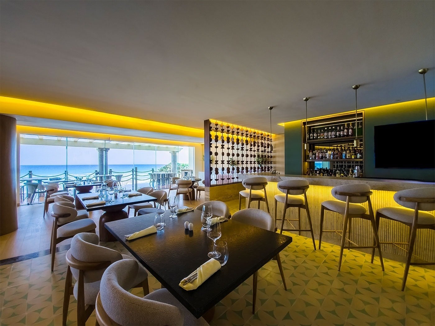 Ocean view dining at Hotel Grand Park Royal Cancun | Mexican Caribbean | Official Web