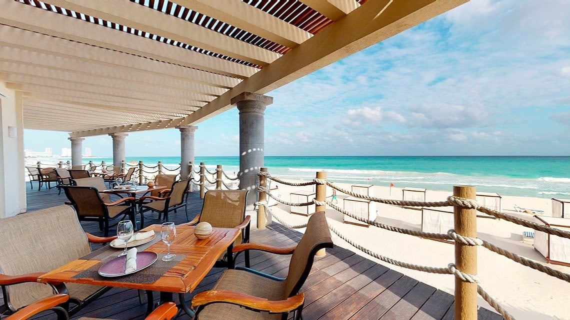 Terrace overlooking the Caribbean Sea of the Grand Park Royal Cancun Hotel