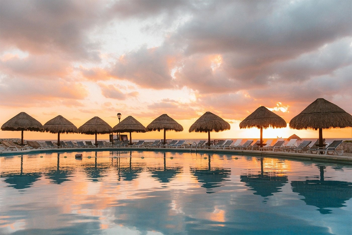 Hotel Grand Park Royal Cancun: Sunset over pool & beach. Official website.