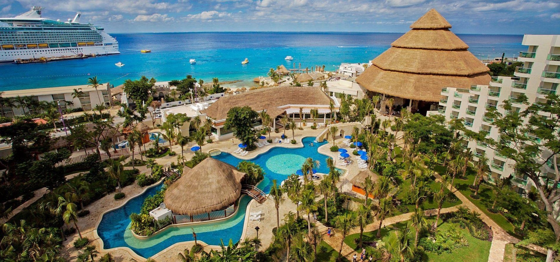 Panorámica de las instalaciones del Hotel Grand Park Royal Cozumel en el Caribe mexicano