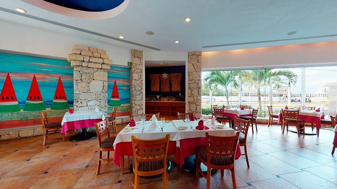 Decoration of a bar overlooking a garden of the Hotel Grand Park Royal Cozumel