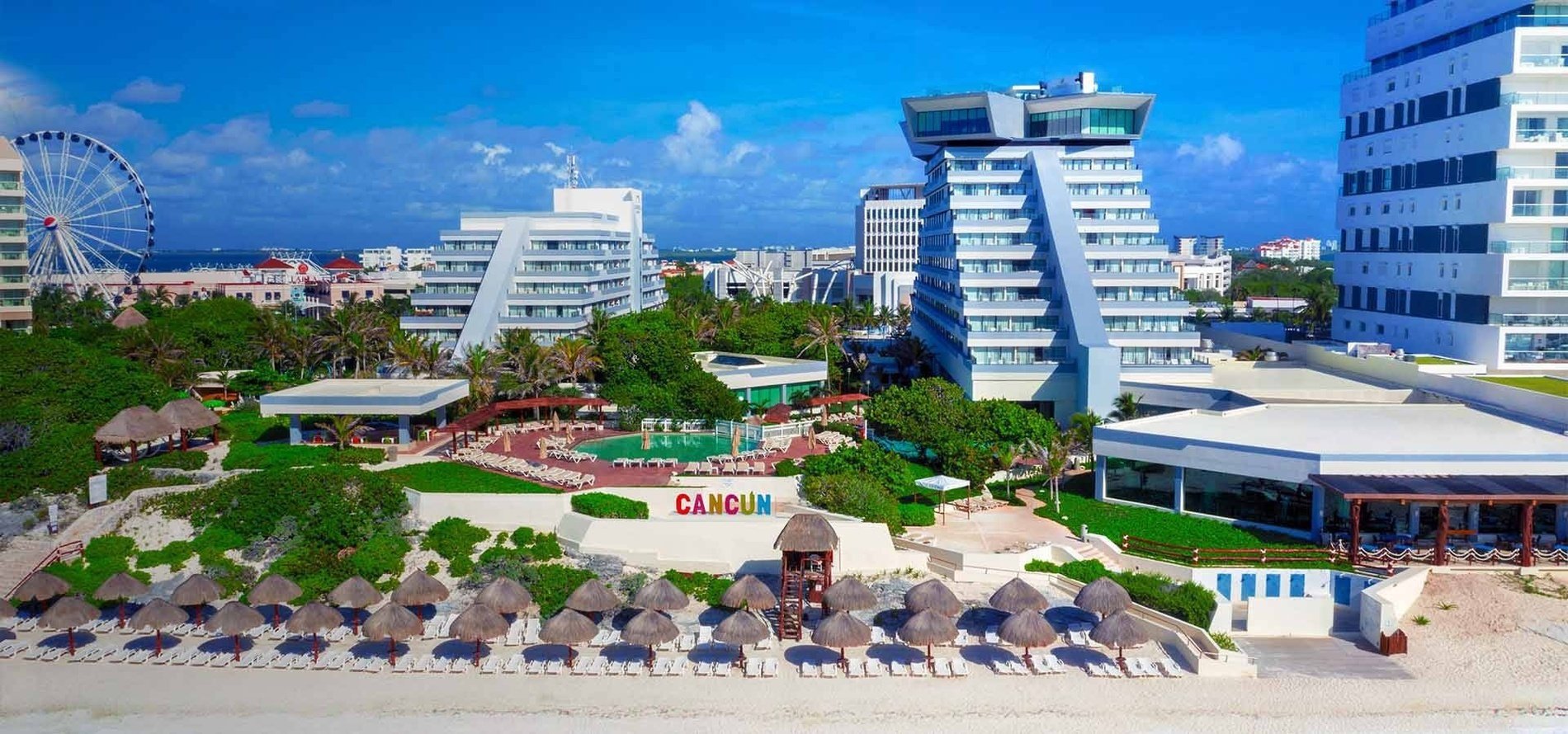 Panorámica de las instalaciones del Hotel Park Royal Beach Cancún en el Caribe mexicano