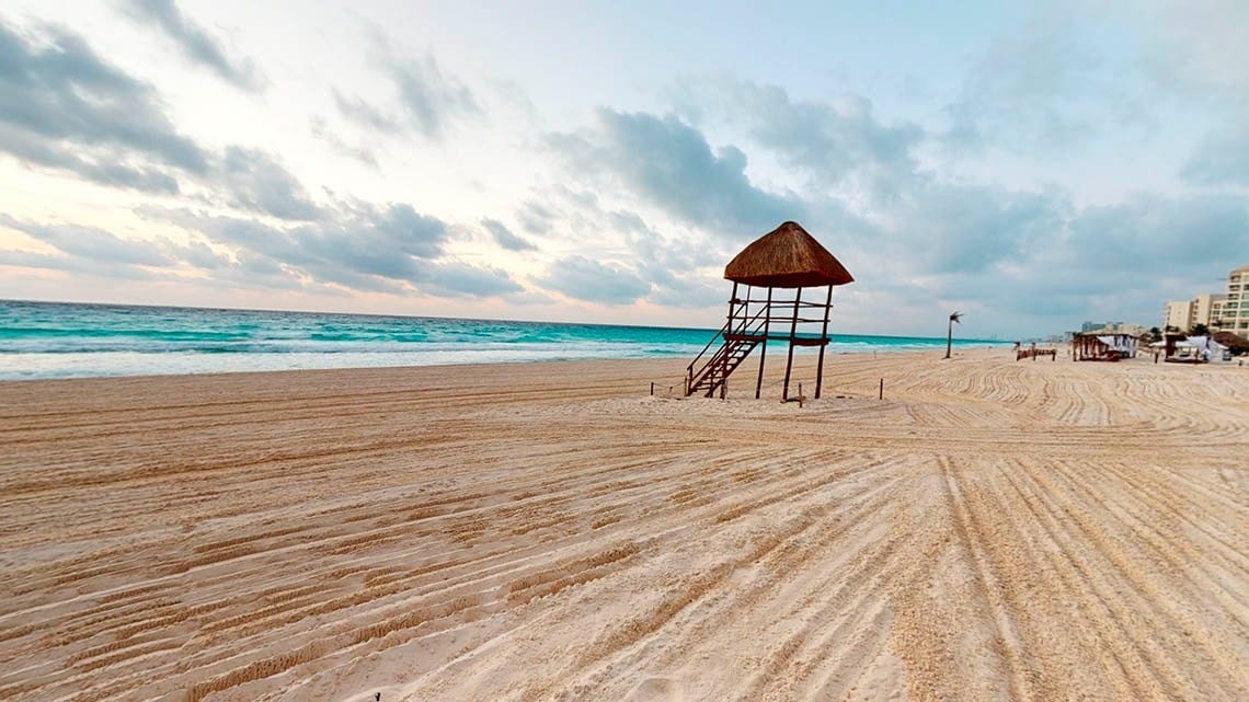 Playa de arena blanca y agua turquesa del Hotel Park Royal Beach Cancún