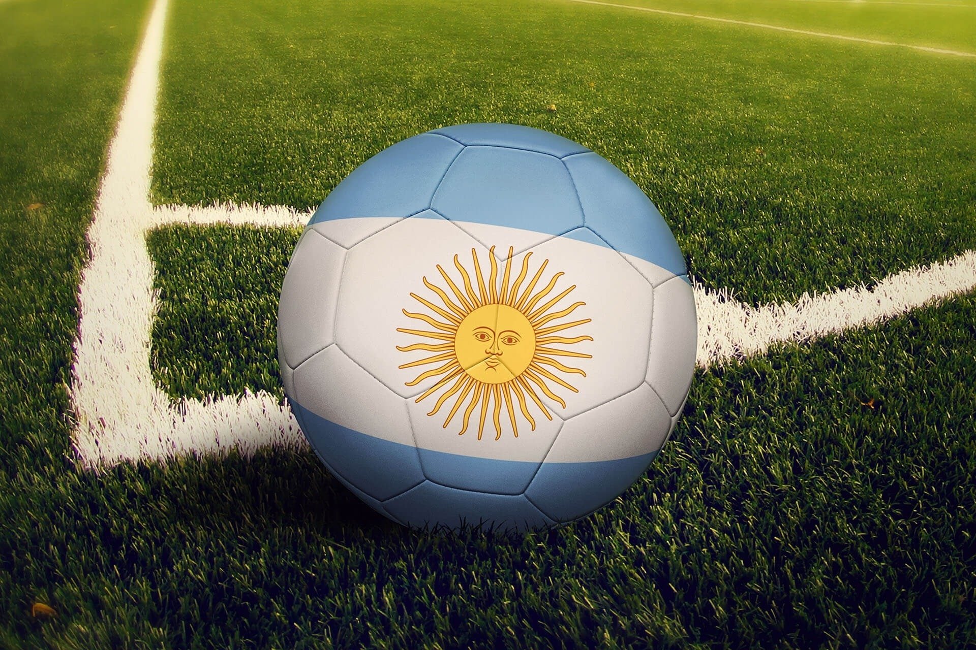 un balón de fútbol con la bandera de argentina en él
