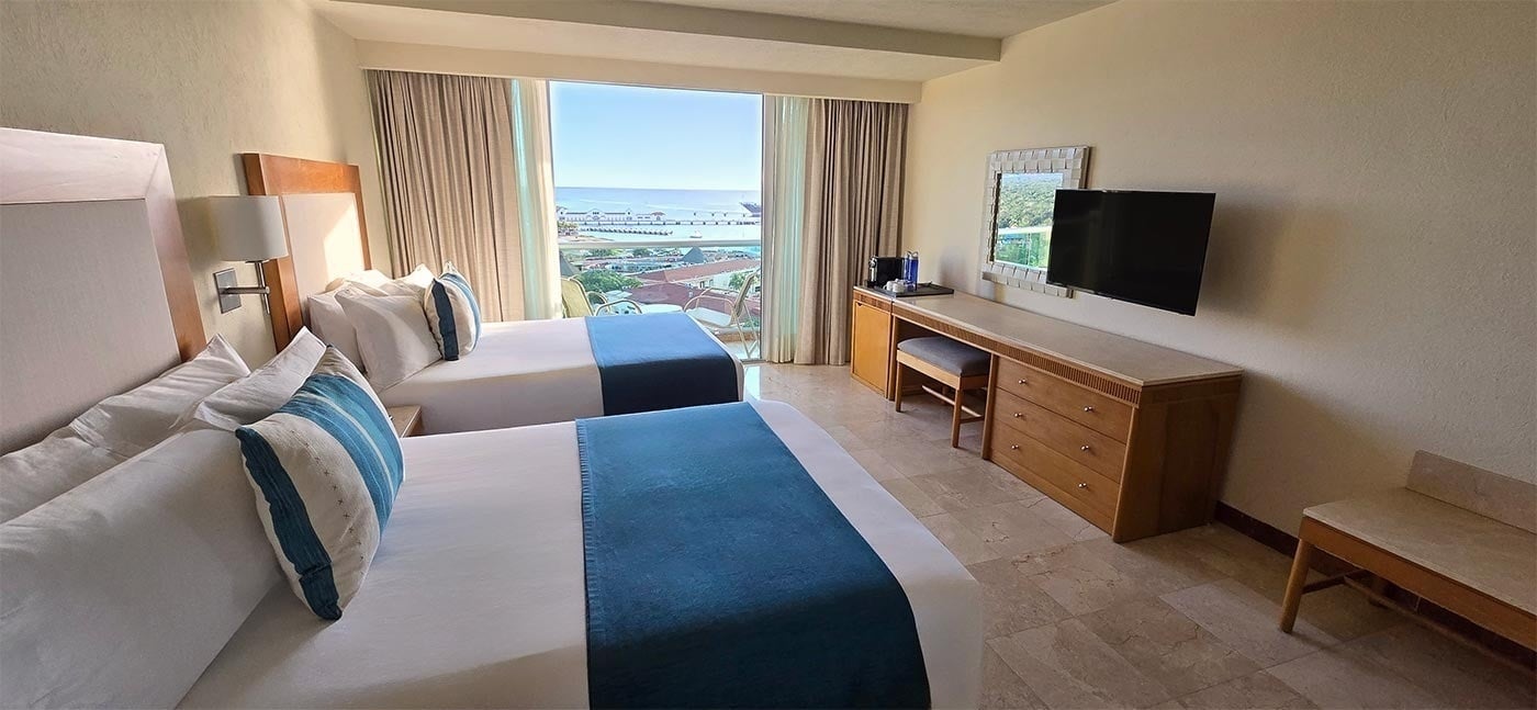Habitación de lujo con dos camas, vista al mar y 